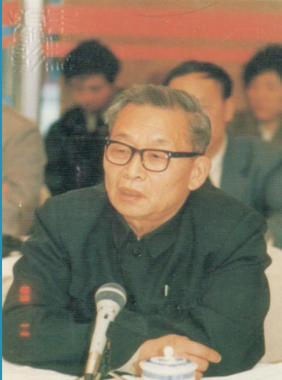 辛育龄
